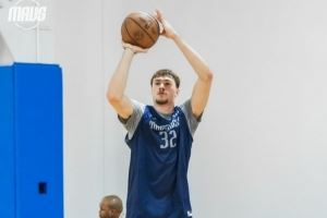 这大身板🤩独行侠官方晒弗拉格训练视频 大汗淋漓备战夏联💦