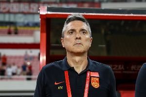 媒体人评U22国足：最大的感受是累，球队表现和草坪哪个更糟？