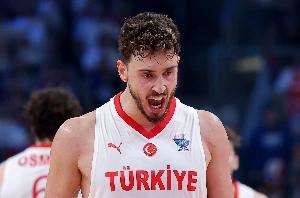 成长了！去年11月申京曾称：爸爸观战时 我会担心自己打得不好