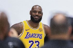 詹姆斯团队要求湖人谨慎使用他 詹姆斯将缺席湖人季前赛首战