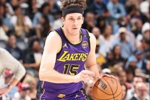 东詹缺阵！湖人季前赛揭幕首发：小里/拉拉维亚/范德彪/八村/艾顿