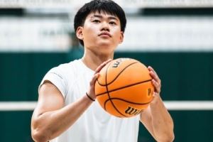 变得更加强壮了！赵维伦晒出在旧金山大学的训练照