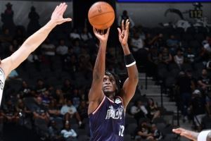 奥拉迪波14投5中&三分4中1得到14分1板1助 正负值-40全队最低