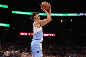 霍华德：都说丹尼尔斯的薪资低 我甚至都没签过1亿美元的合同