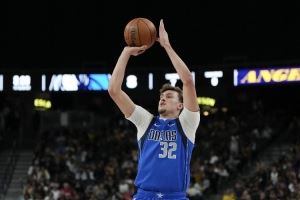 快进两年？比尔-西蒙斯：弗拉格在进攻端像生涯第三年的塔图姆