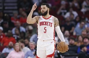 杜兰特：范弗里特为了留在球队接受了降薪 受伤对他来说很艰难