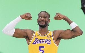 可圈可点！艾顿出战31分钟 11投7中砍下15分8篮板 正负值+9