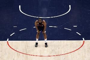 哈登：这是一场防守大战 在客场要逆转两位数的分差是很困难的