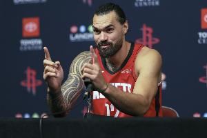 博伊尔斯：亚当斯的力量简直离谱 我还在比赛重问他是怎么训练的