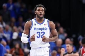 残暴天赋!穆萨·西塞推土机拱到篮下 旱地拔葱单臂颜扣萨尔